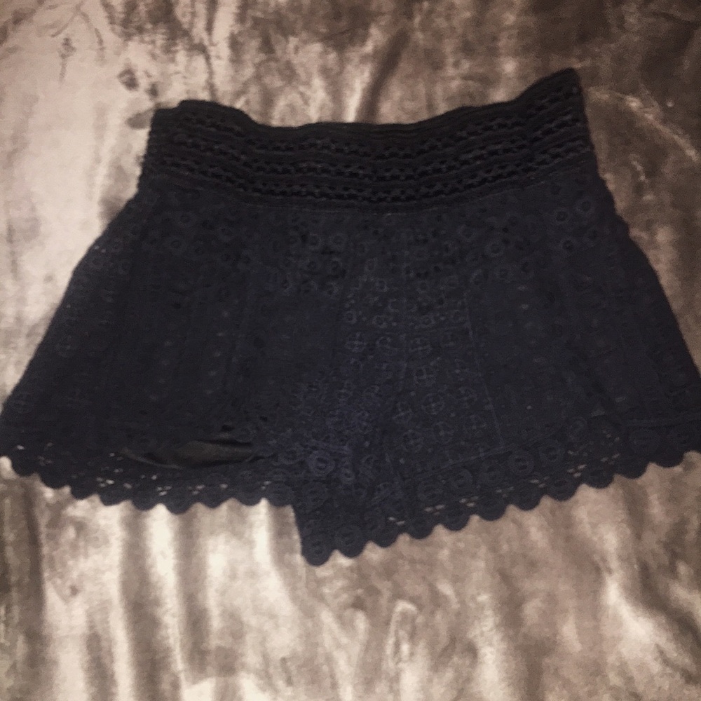Navy blue lace shorts 💙🖤